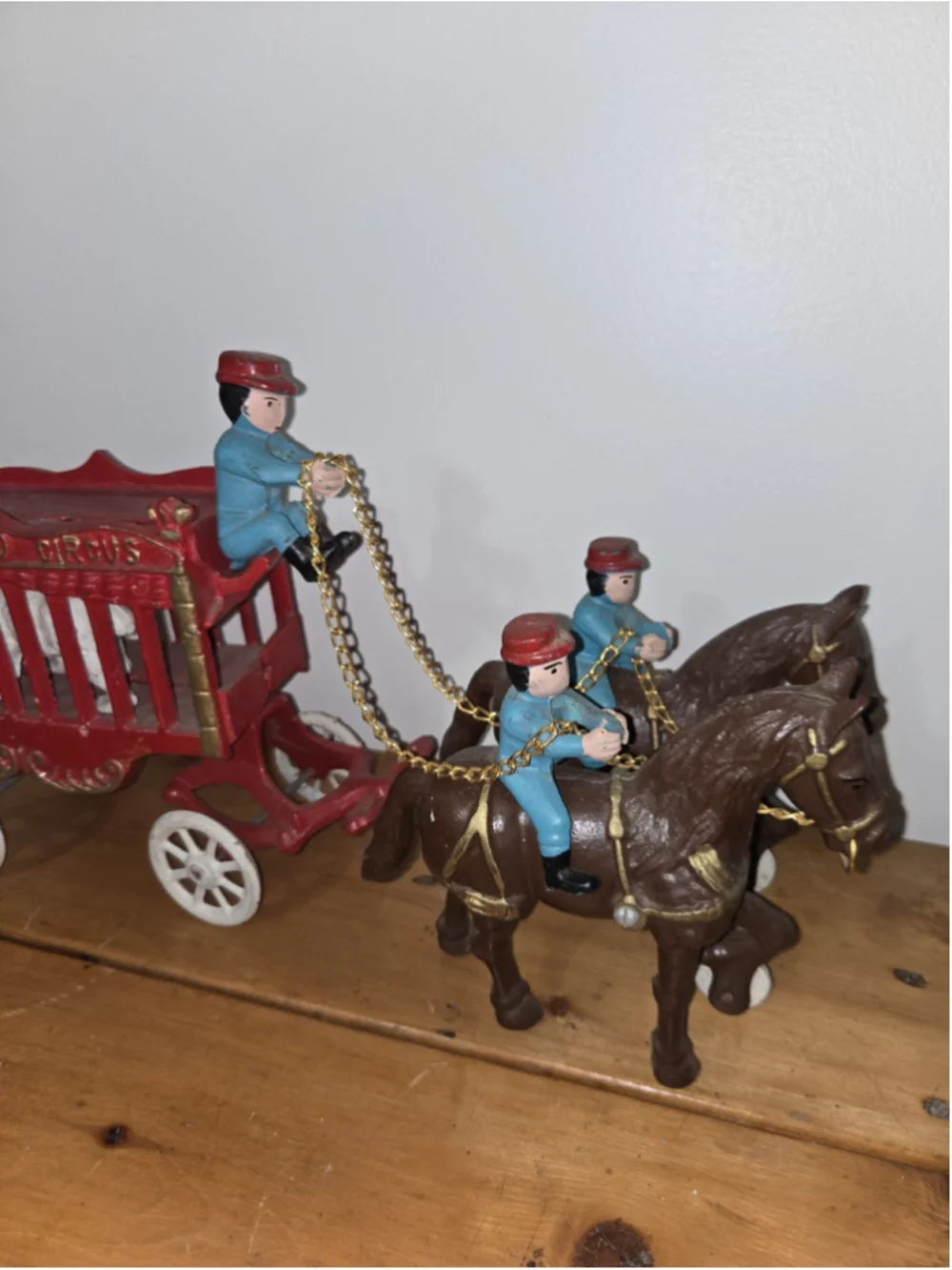 Vintage Cast Iron Overland Circus Wagon 2 Horses 3 Men Polar Bear Pull Toy 16